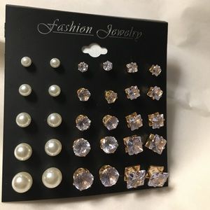 Earrings 15 pairs.